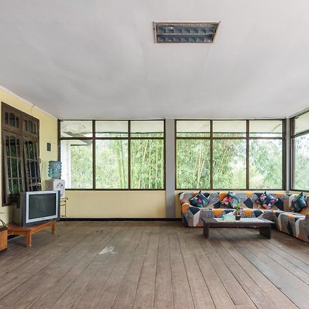 Oyo 1852 Intan Bromo Homestay Pasuruan Esterno foto