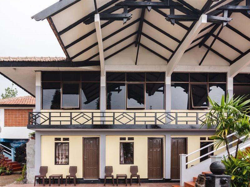 Oyo 1852 Intan Bromo Homestay Pasuruan Esterno foto