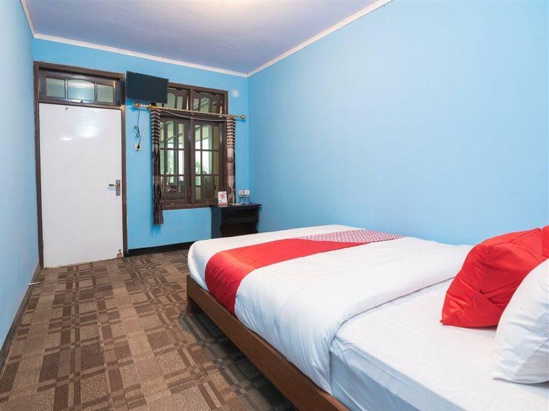 Oyo 1852 Intan Bromo Homestay Pasuruan Esterno foto