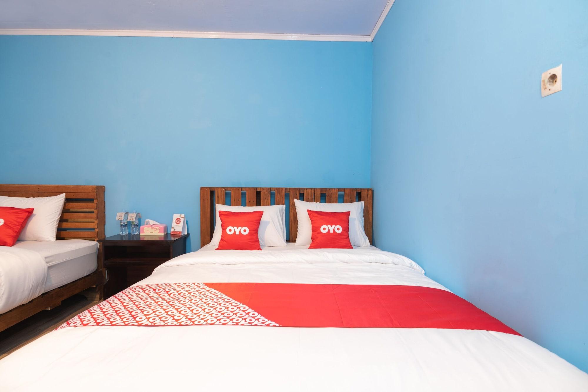Oyo 1852 Intan Bromo Homestay Pasuruan Esterno foto