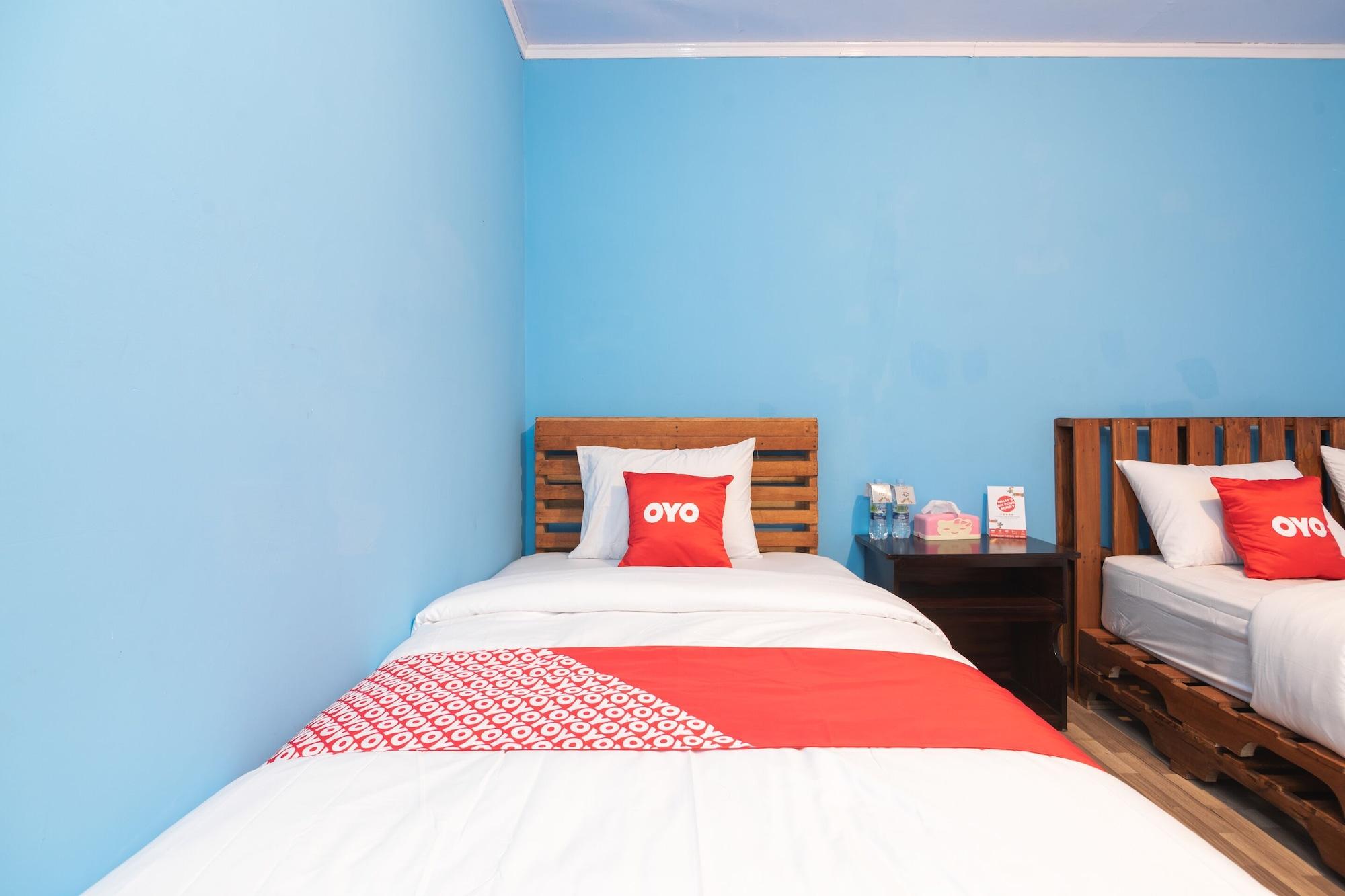 Oyo 1852 Intan Bromo Homestay Pasuruan Esterno foto