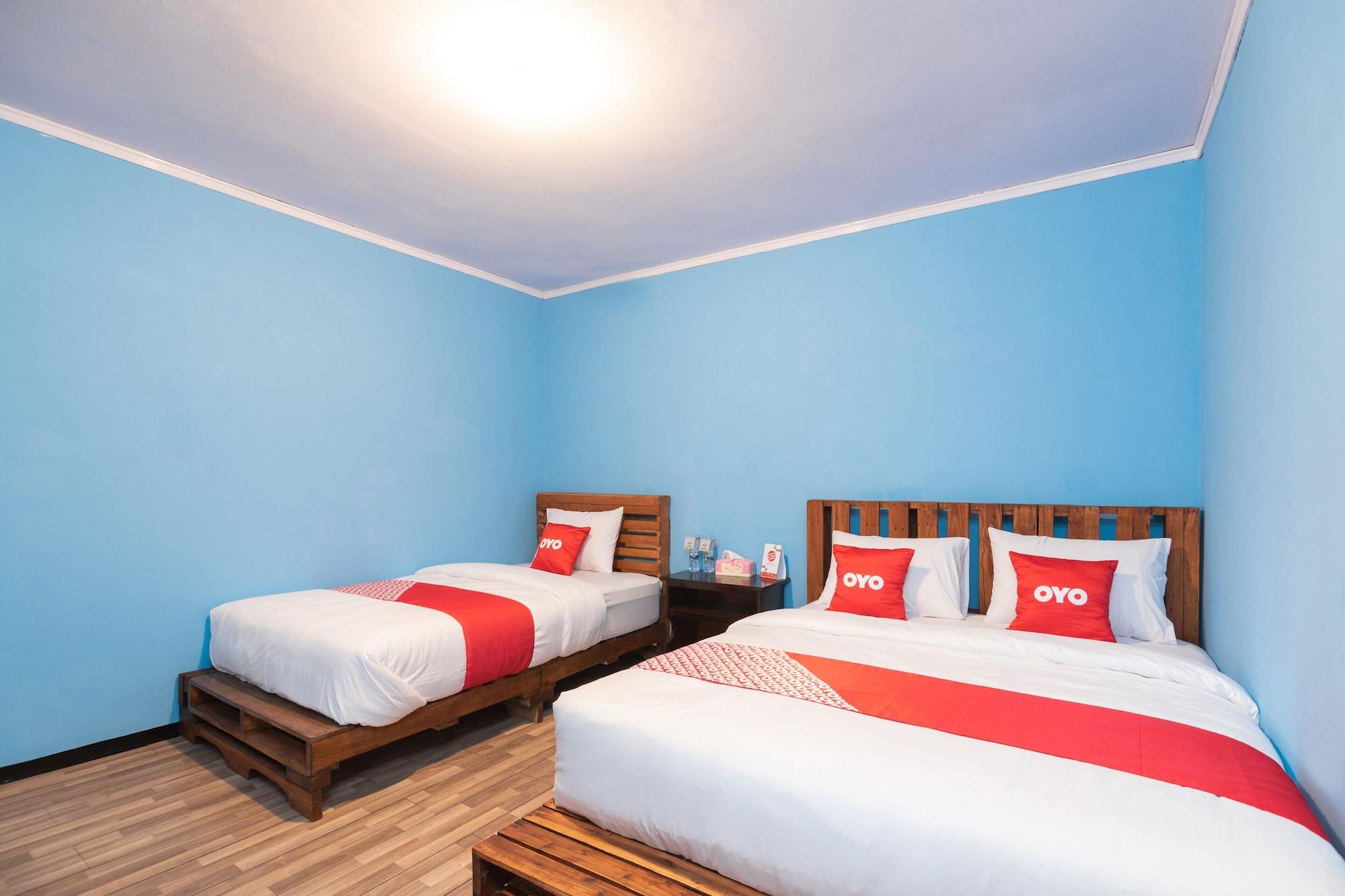 Oyo 1852 Intan Bromo Homestay Pasuruan Esterno foto