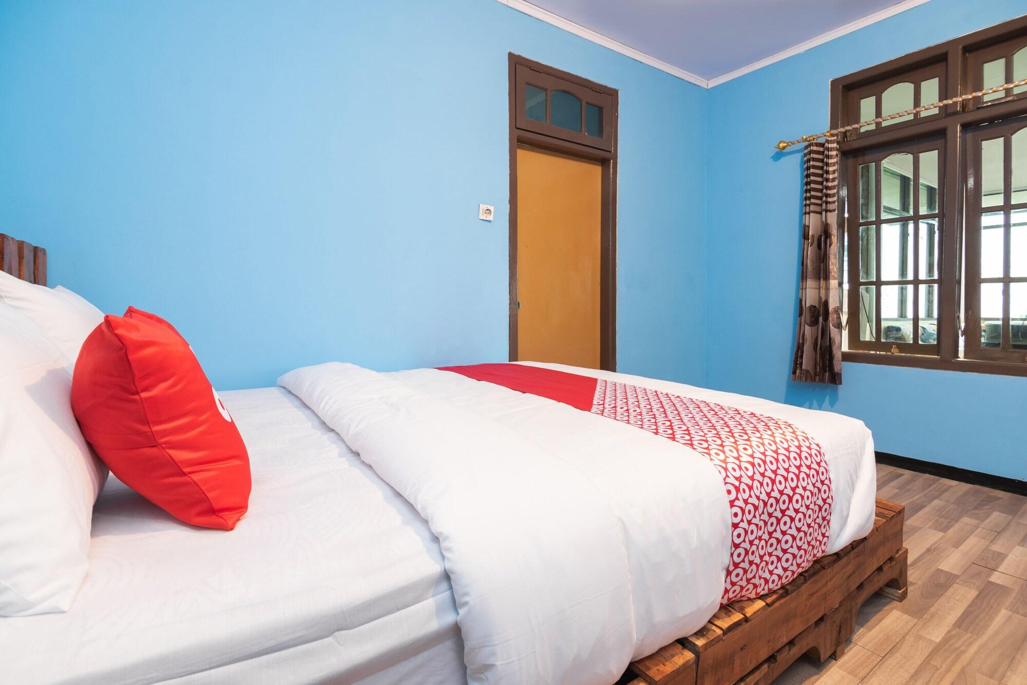 Oyo 1852 Intan Bromo Homestay Pasuruan Esterno foto