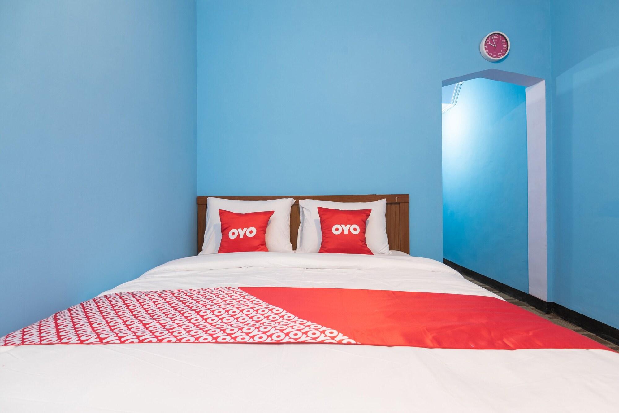 Oyo 1852 Intan Bromo Homestay Pasuruan Esterno foto