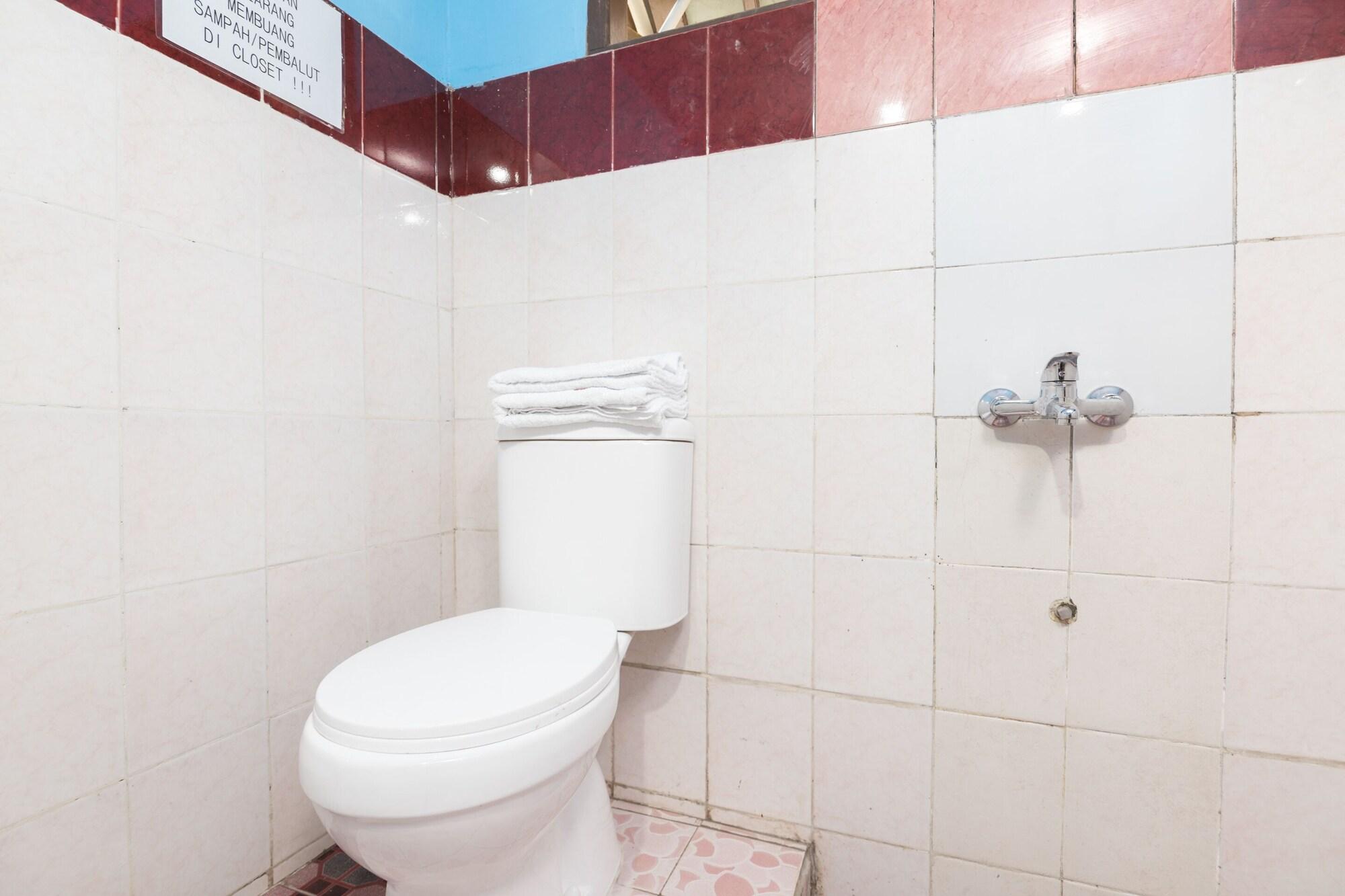 Oyo 1852 Intan Bromo Homestay Pasuruan Esterno foto