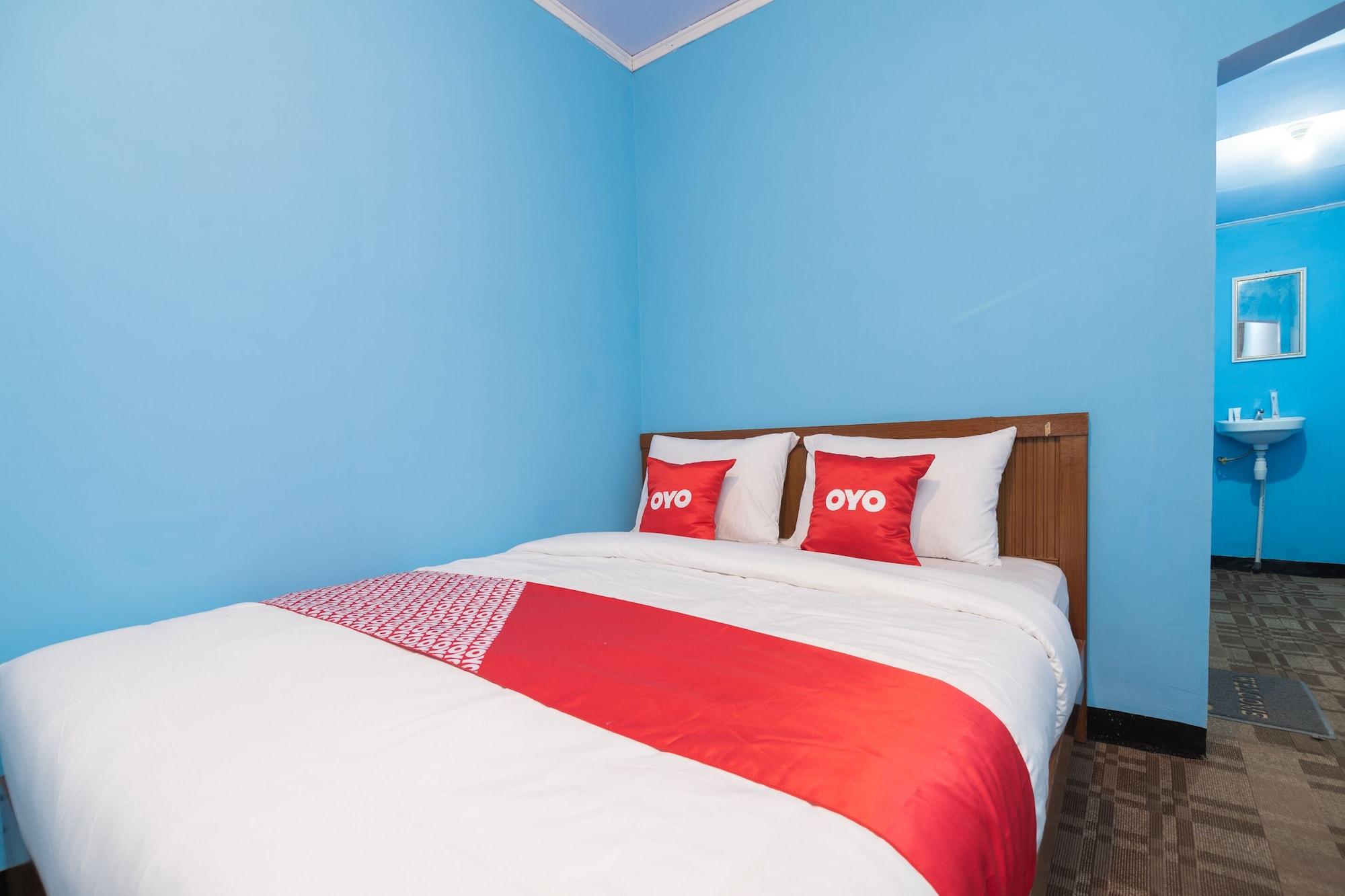 Oyo 1852 Intan Bromo Homestay Pasuruan Esterno foto