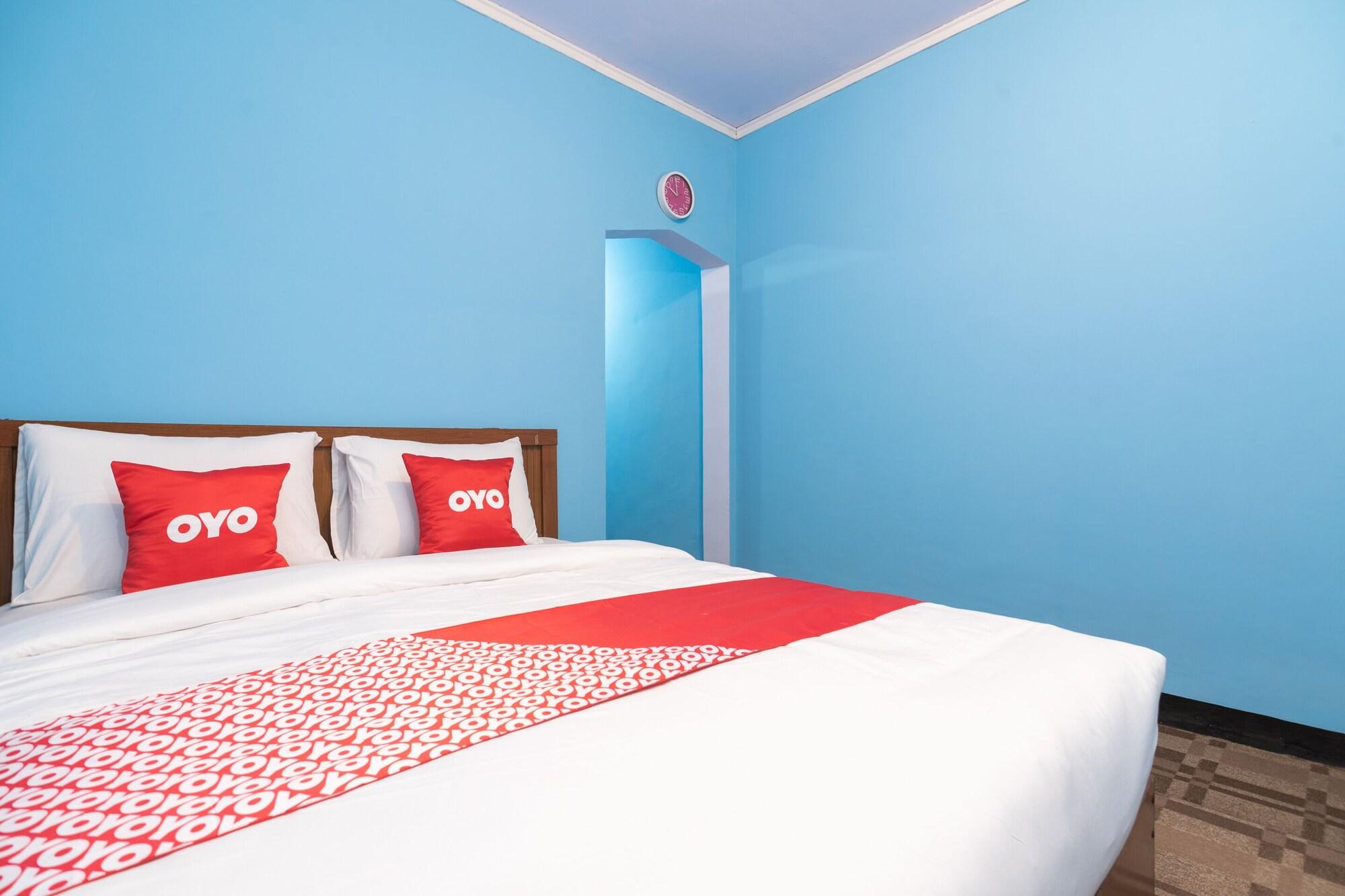 Oyo 1852 Intan Bromo Homestay Pasuruan Esterno foto